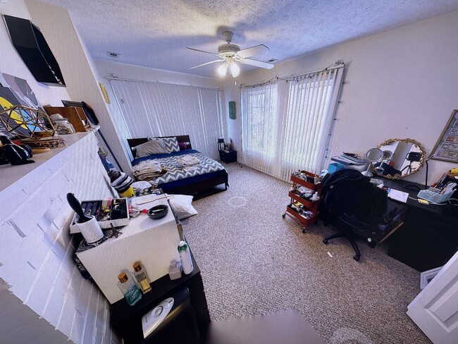 Habitación 1 - 842 N California St