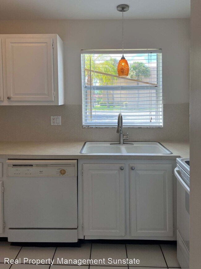 Building Photo - 1 br, 1.5 bath House - 181 Lake Carol Dr