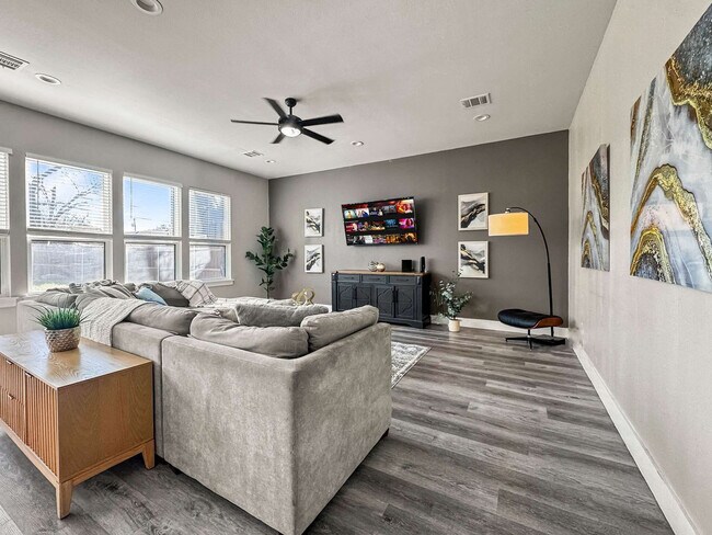 Building Photo - 2408 Pennsylvania Ave