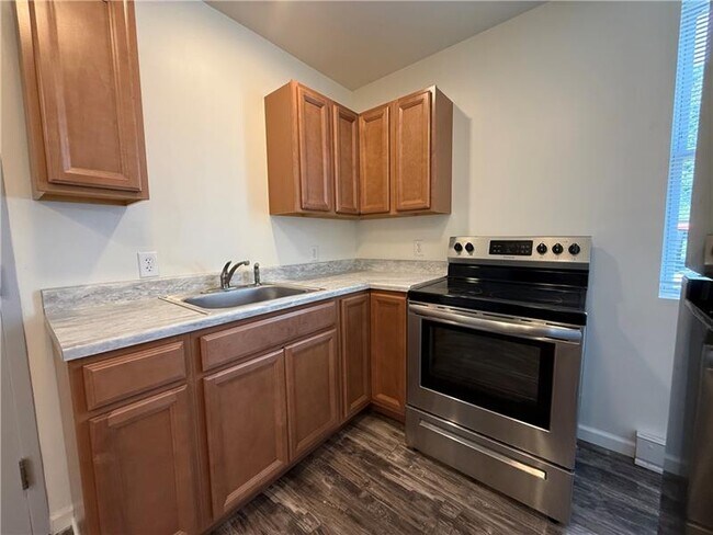 Foto del edificio - 571 Kendall Ave