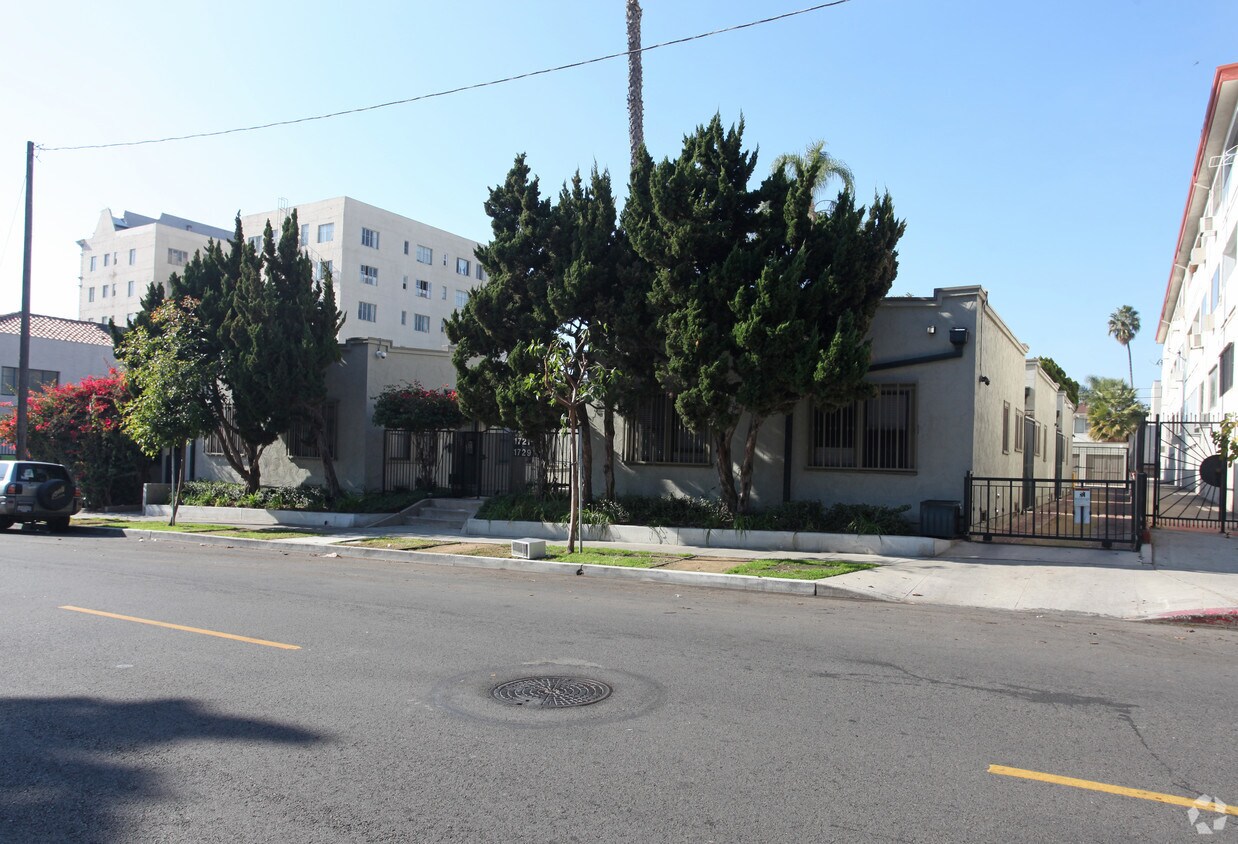 Primary Photo - 1721-1729 1/2 N Kingsley Dr