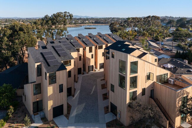 Building Photo - 574 Laguna Dr
