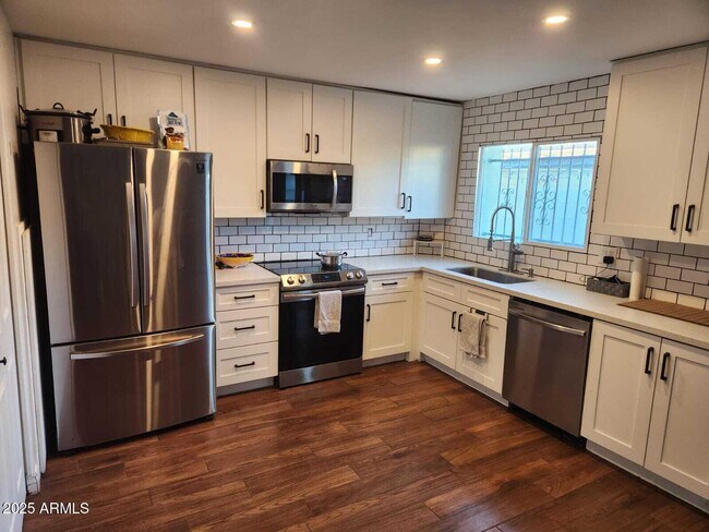 Foto del edificio - 1379 N 44th St