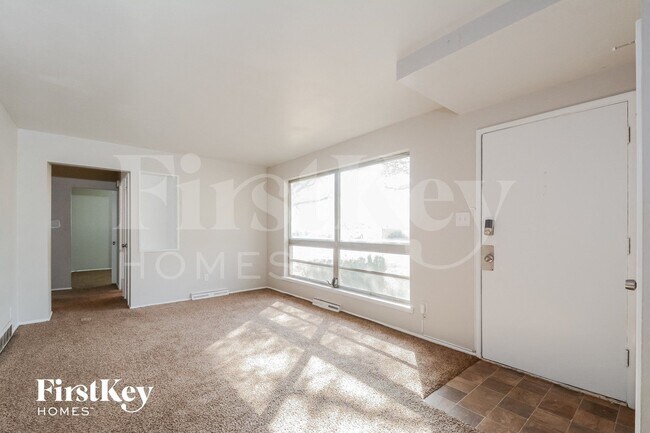 Foto del edificio - 623 Holiday Ave