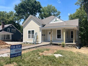 Building Photo - 1327 Park St