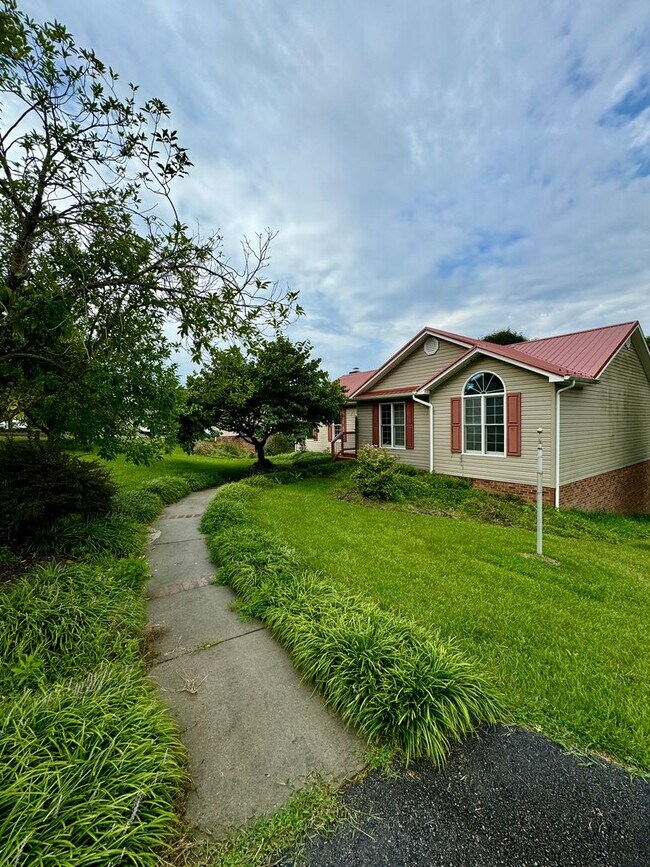 Building Photo - Charming Four-Bedroom Home In Christiansbu...