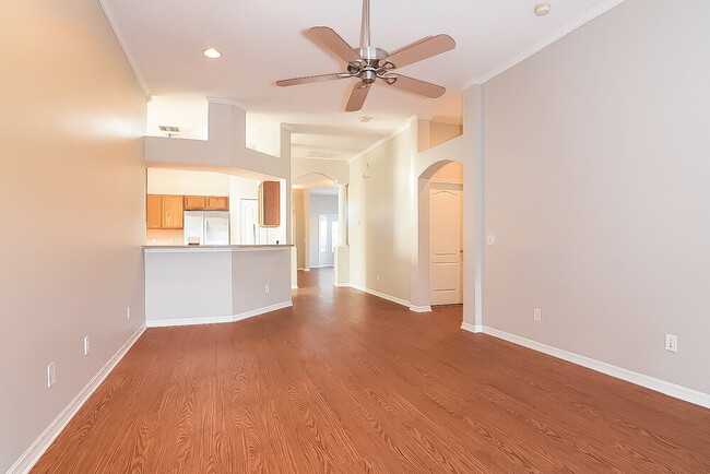 Foto del edificio - 601 Straw Lake Dr