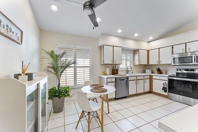 Building Photo - 107 Meadowlands Dr