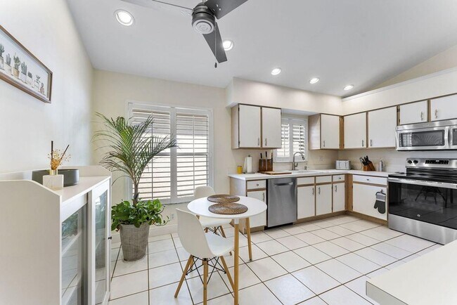 Foto del edificio - 107 Meadowlands Dr