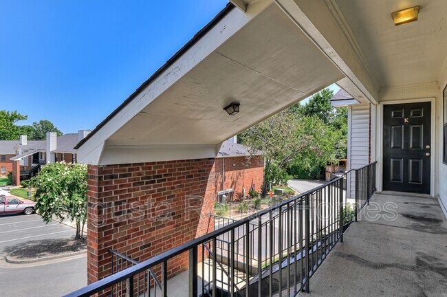 Foto del edificio - 2515 Center West Parkway - 2L
