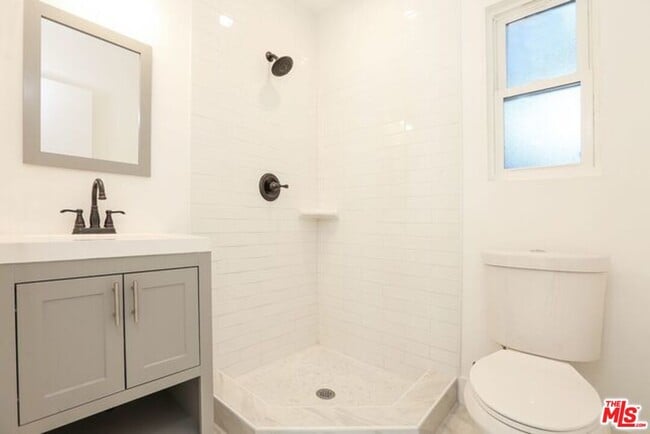Building Photo - 5307 1/2 Don Pio Dr