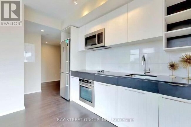 Building Photo - 68 Shuter St
