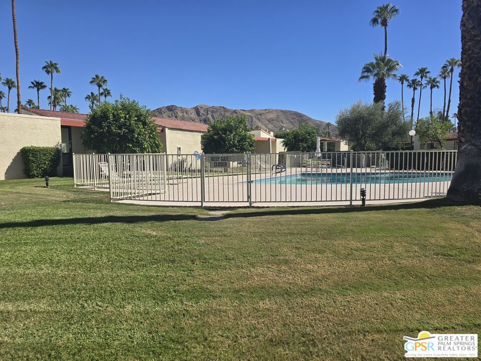 Primary Photo - 1249 S La Verne Way