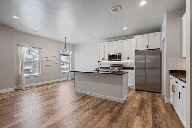 Building Photo - 2997 Sunburst Dr