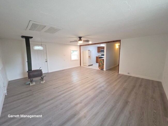 Building Photo - 126 Iroquois Dr