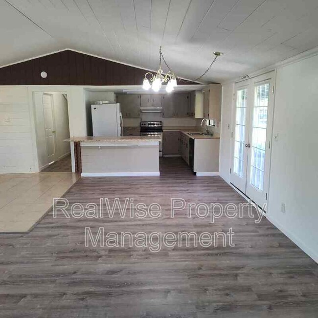 Foto del edificio - 853 River Bend Rd