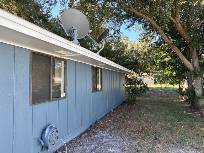 Building Photo - Great 4 bedroom home