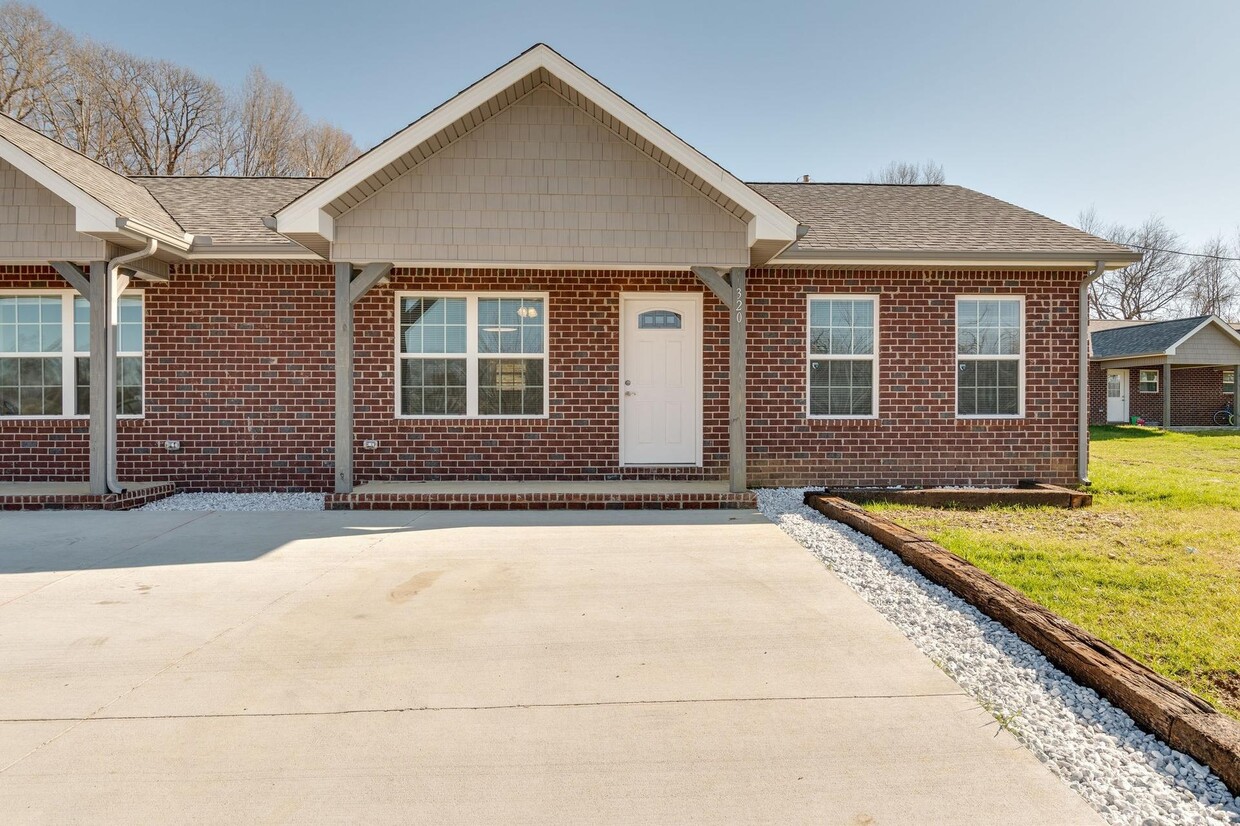 Primary Photo - 407 Sims Ave