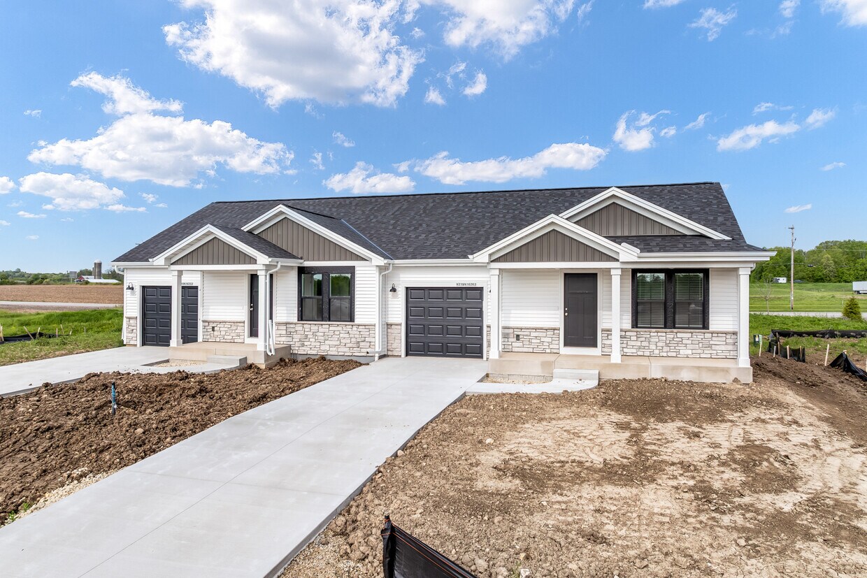 Primary Photo - W219N16263 Primrose Ct