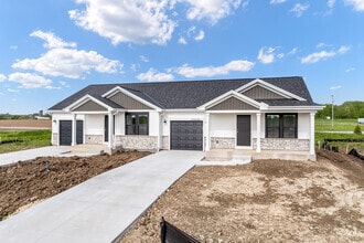 Building Photo - W219N16263 Primrose Ct