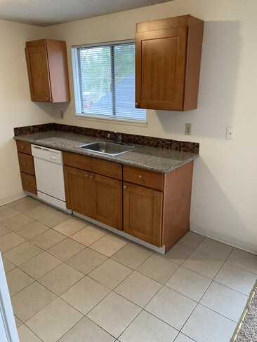 Building Photo - 2800 SW 185th Ave