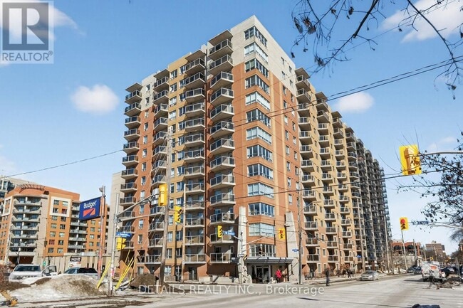 Building Photo - 429 Somerset St W