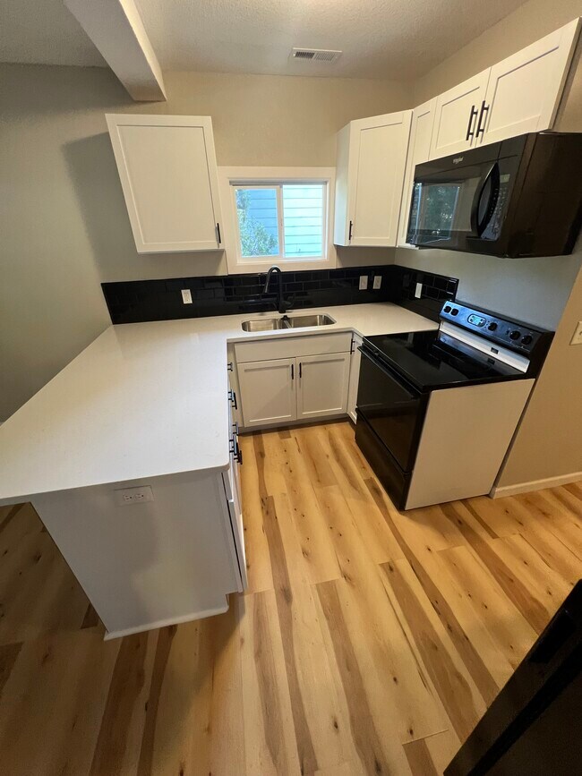 211 McLain Ave, Newton, KS 67114 House Rental in Newton, KS