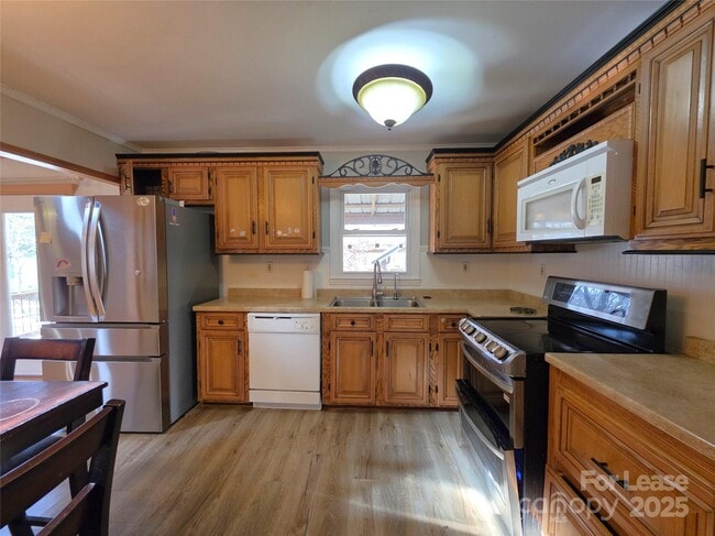 Building Photo - 256 Georgewoods Dr