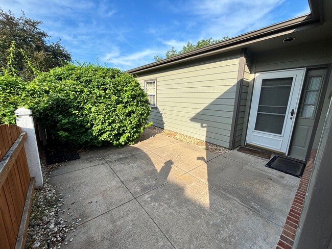 Building Photo - Italian Estates Property Management