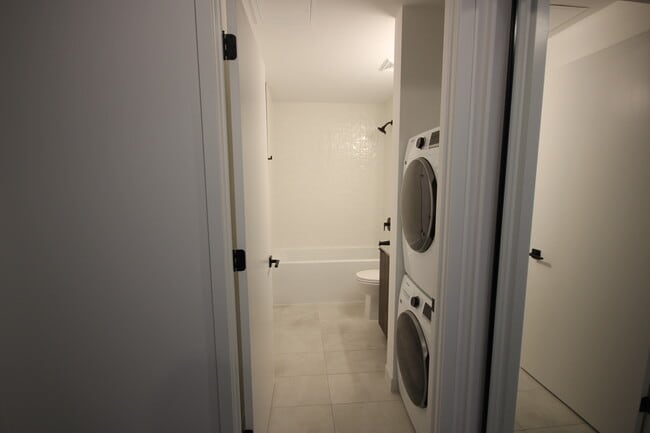 Building Photo - Highland Commons