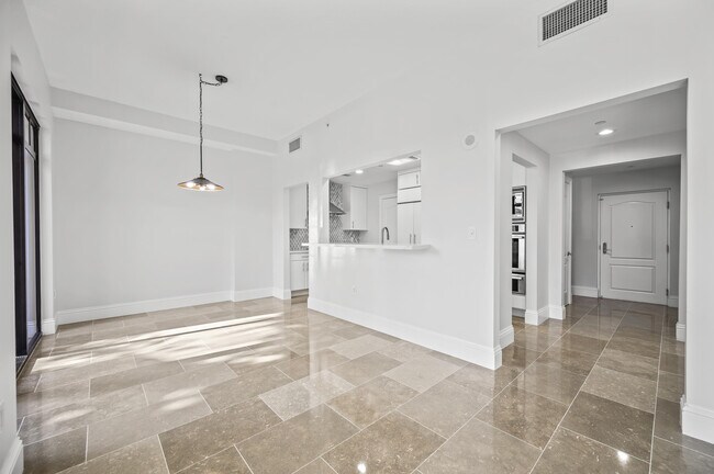 Building Photo - 200 E Palmetto Park Rd