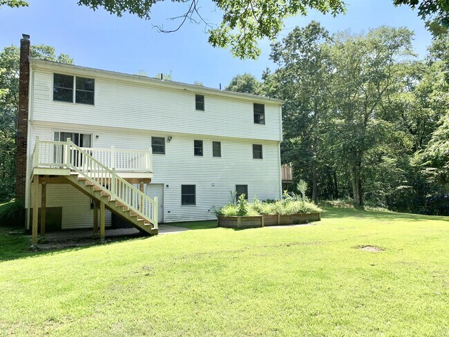 Foto del edificio - 234 Rogers Rd