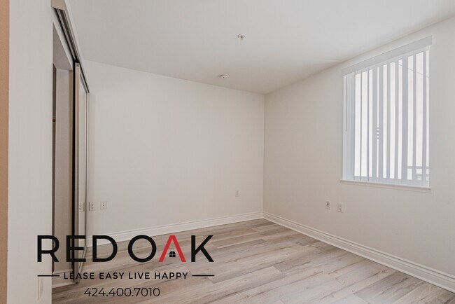 Foto del edificio - 5837 W Sunset Blvd