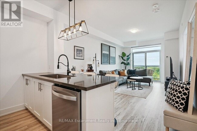 Photo du bâtiment - 450 Dundas St E