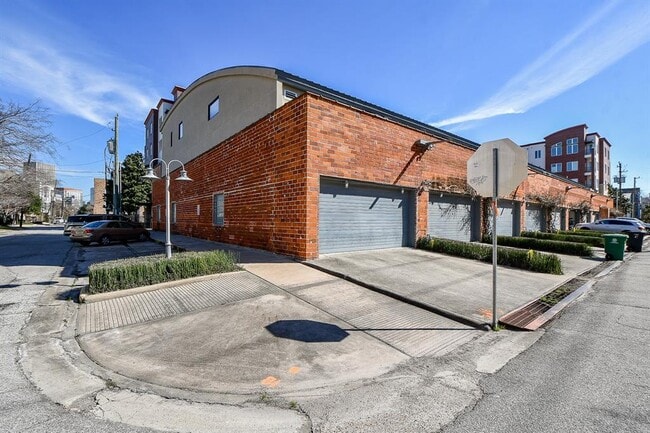 Building Photo - 1717 W Webster St