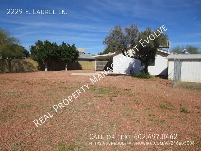 Building Photo - 2229 E Laurel Ln