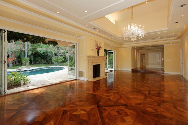 Foto del edificio - 1681 Stone Canyon Rd