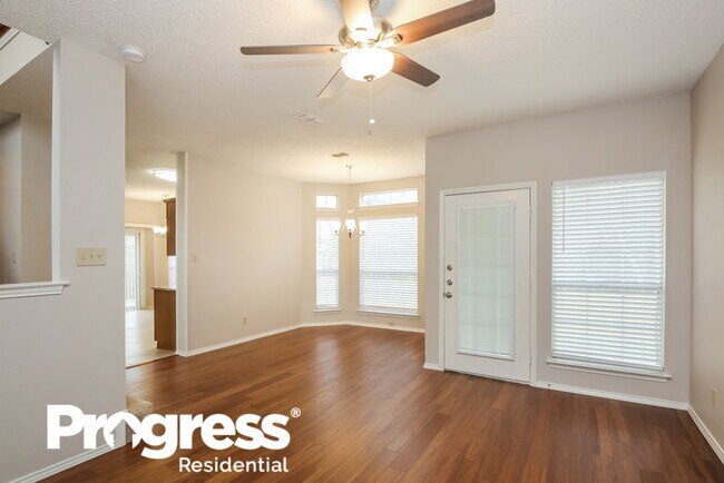 Foto del edificio - 1045 Twin Creek Dr