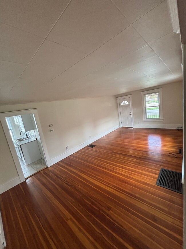 Building Photo - 87 Highland Ave
