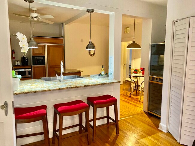 Foto del edificio - 1320 Terrace St