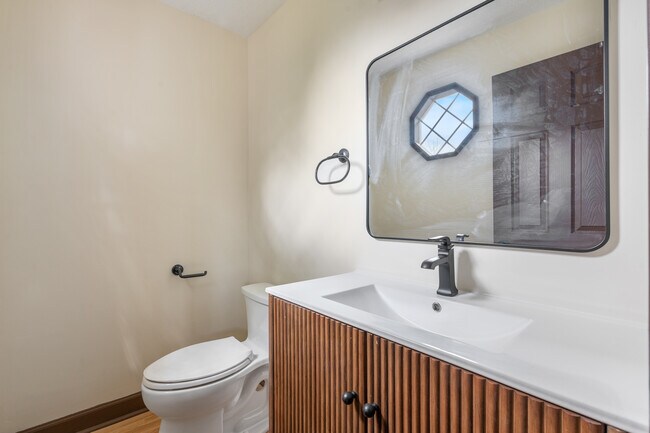 Foto del edificio - 1053 Westminster St