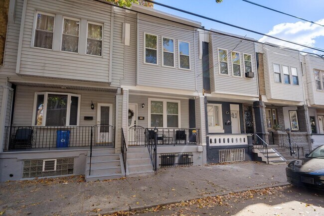 Foto del edificio - Luxurious 3-Bedroom Townhome in Point Breeze! Available NOW!