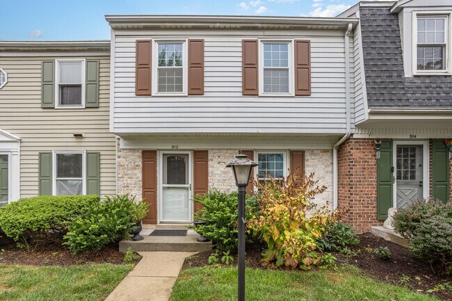 Building Photo - 912 Allenview Dr