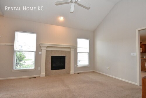 Foto del edificio - 3-bed Duplex w/1st floor primary bedroom, ...