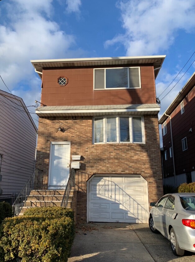 Primary Photo - 436 Sussex St