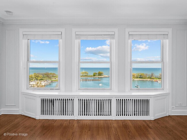 Foto del edificio - 3240 N Lake Shore Dr