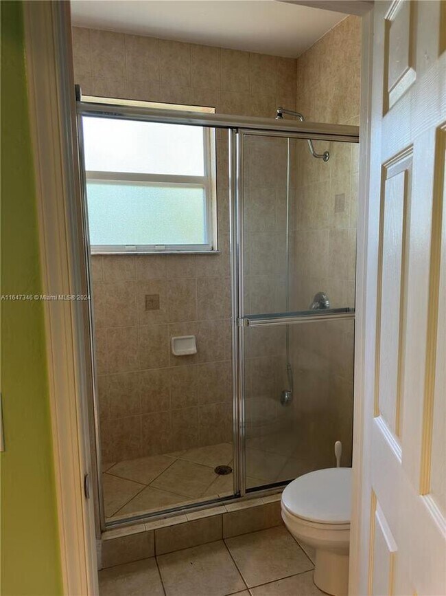 Building Photo - 6519 Hidden Cove Dr