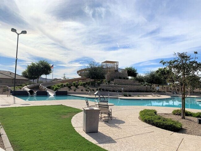 Foto del edificio - Mission Royal Resort Living Community! 5bd 3ba! Golf Course & Water Park!