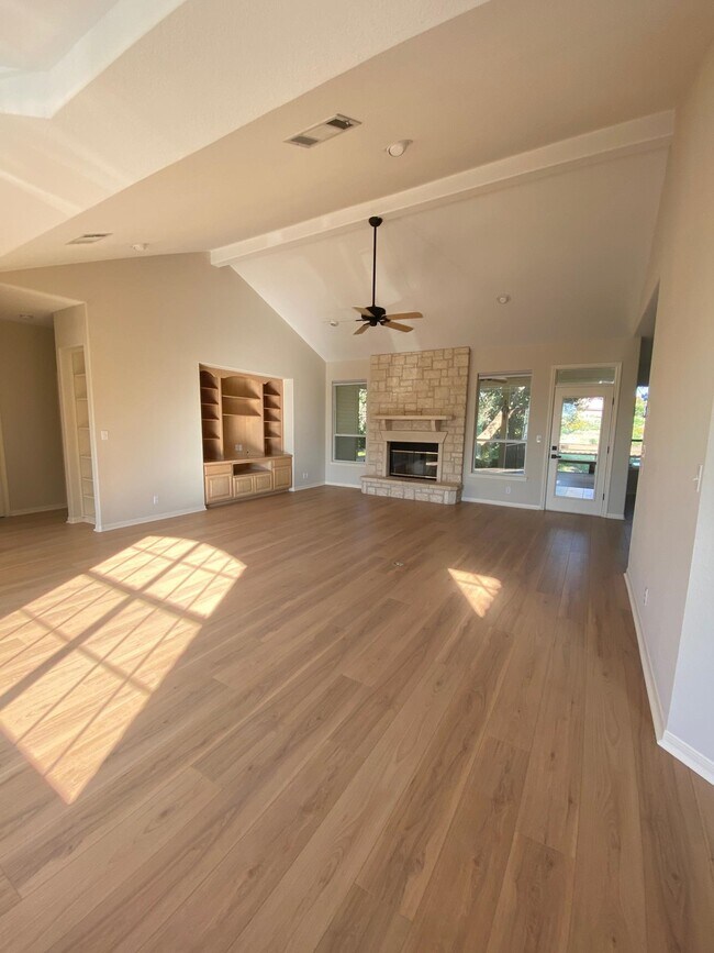 Building Photo - 804 Broken Arrow