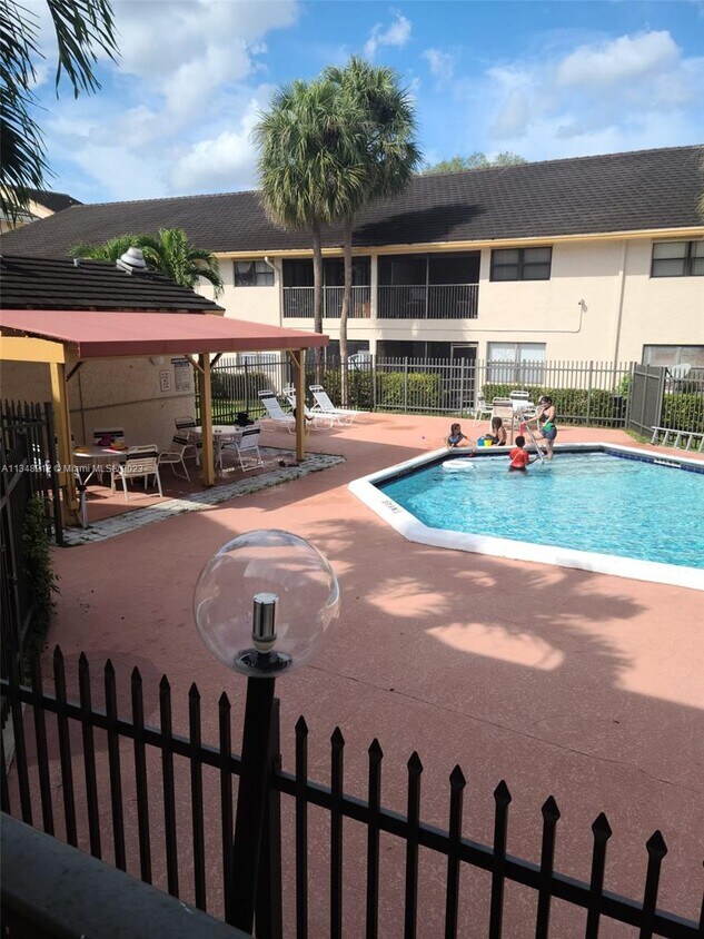 2977 Riverside Dr Unit 202, Coral Springs, FL 33065 Condo for Rent in